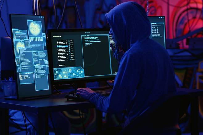 다크웹은 암호화된 네트워크에 존재해 추적이 어려워 불법적인 행위에 악용되곤 한다 / 출처=셔터스톡