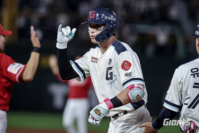 롯데 윤동희는 19일 병원검진에서 허벅지의 근육 손상을 80%를 회복했다는 소견을 들었다. 부상자가 많은 팀은 주축 윤동희의 복귀를 기다리고 있다. 사진제공|롯데 자이언츠