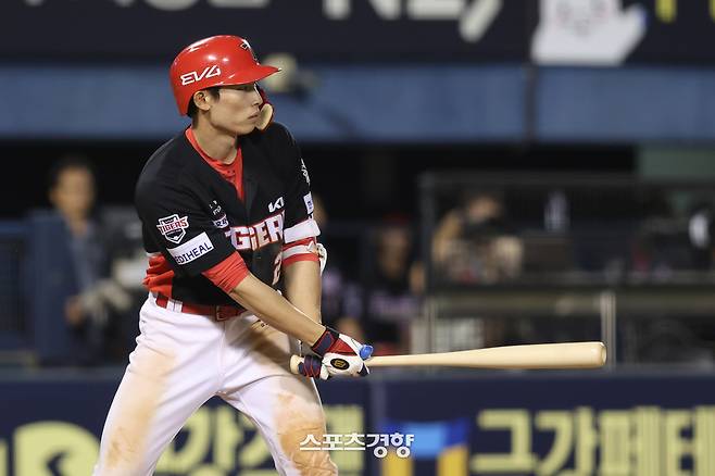 KIA 김호령이 3일 두산전에서 안타를 치고 있다. KIA 타이거즈 제공
