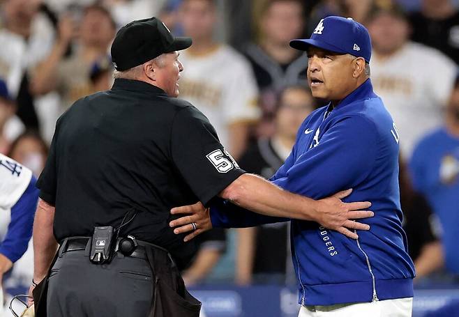 ▲ 항의하는 데이브 로버츠 감독 ⓒ연합뉴스