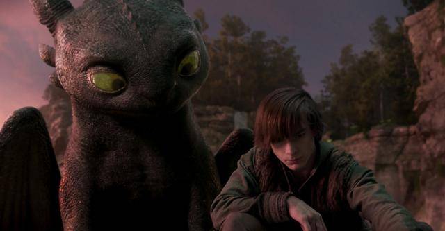 '드래곤 길들이기'는 바이킹답지 않은 외모와 성격 때문에 모두에게 인정받지 못하는 히컵과 전설의 드래곤 투슬리스가 차별과 편견을 넘어 특별한 우정으로 세상을 바꾸는 이야기를 그린다. '드래곤 길들이기' 스틸컷