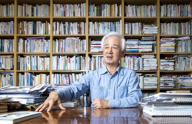 김홍신 작가는 6월 9일 월간중앙과의 인터뷰에서 “이 대통령 취임사 중에서 가장 먼저 눈에 들어오는 게 경제 문제 해결”이라며 “관련 태스크포스를 만든 건 참 잘한 일”이라고 평가했다. 김상선 기자