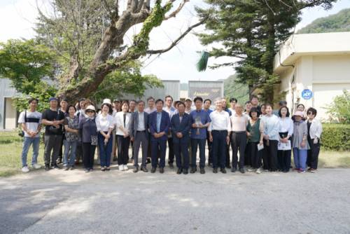 ◇정선 화암면 그림바위예술발전소의 고별 전시회 ‘아비앙또! 그림바위예술발전소’가 지난 18일 열려 눈길을 끌었다.