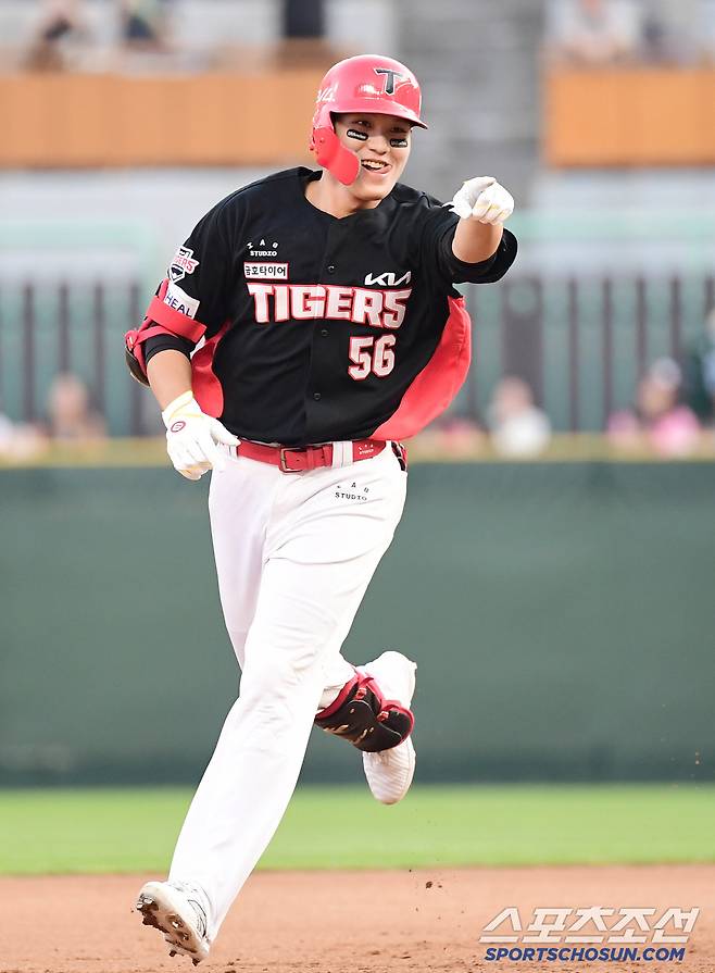 22일 인천 SSG랜더스필드에서 열린 SSG와 KIA의 경기. 7회초 KIA 오선우가 솔로홈런을 날렸다. 그라운드를 돌고 있는 오선우. 인천=송정헌 기자songs@sportschosun.com/2025.06.22/