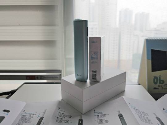 아이코스 일루마i원과 일반 담배의 크기 비교. 팽동현 기자