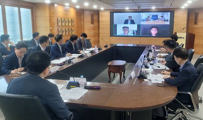 최남호 산업통상자원부 2차관 주재로 22일 오후 서울 서초구 대한무역투자진흥공사에서 에너지·수출·물류·공급망·진출기업 영향에 관한 긴급점검이 열렸다. 산업통상자원부 제공