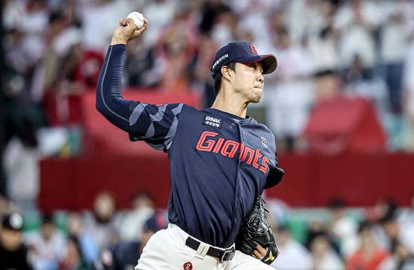 올 시즌 최고 159㎞의 공을 던지며 1군 활약을 예고한 윤성빈. 롯데 자이언츠 제공