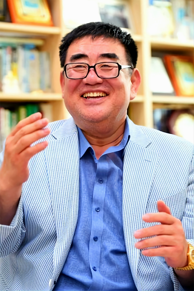 헝가리 부다페스트 세계유도선수권대회를 마치고 22일 인천공항을 통해 귀국한 조용철 대한유도회 회장. 사진=대한유도회