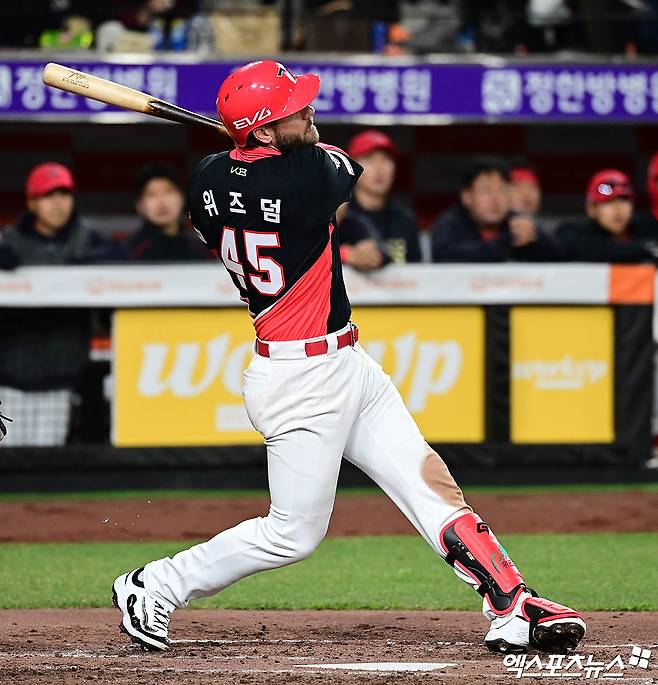 28일 오후 대전한화생명볼파크에서 열린 '2025 신한 SOL Bank KBO리그' 한화 이글스와 KIA 타이거즈의 경기, 4회초 1사 3루 KIA 위즈덤이 1타점 희생플라이를 때려내고 있다. 엑스포츠뉴스 DB