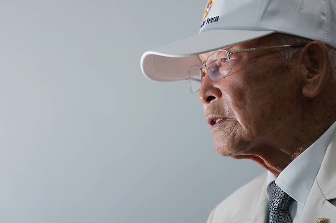 인터뷰 하는 임석환 참전용사 (포천=연합뉴스) 임병식 기자 = 임석환 참전유공자가 경기 포천시 보훈회관에서 6.25전쟁 75년을 앞두고 인터뷰를 하고 있다.