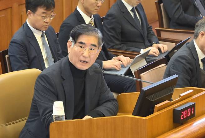 김용현 전 국방부 장관이 지난 1월 23일 서울 종로구 헌법재판소에서 열린 윤석열 대통령 탄핵심판 4차변론에 증인으로 출석해 발언하고 있다. (사진=헌법재판소)