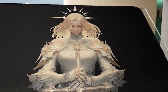 - 예쁘니까 한 장 더...