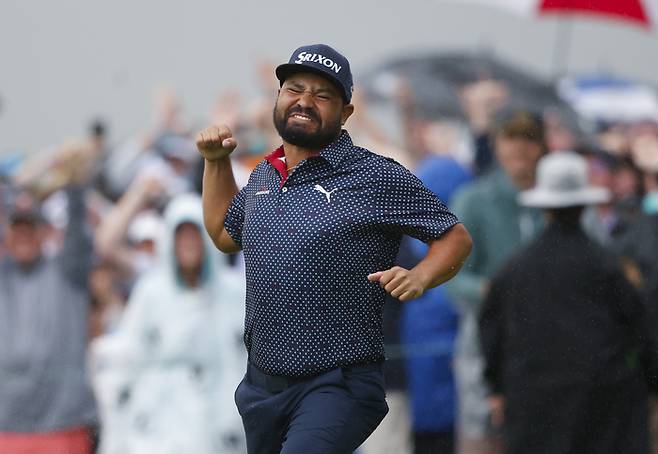 J.J. 스펀이 오크몬트CC에서 열린 US오픈에서 짜릿한 역전 우승을 따낸 뒤 환호하고 있다. 사진 | UPI 연합뉴스