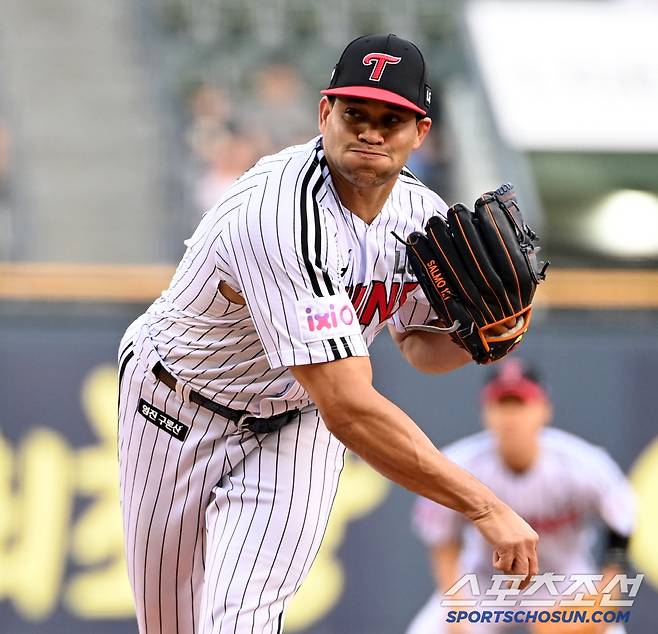 12일 잠실야구장에서 열린 SSG와 LG의 경기, LG 선발투수 치리노스가 역투하고 있다. 잠실=허상욱 기자wook@sportschosun.com/2025.06.12/