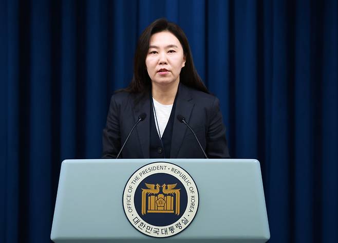 강유정 대변인이 20일 서울 용산구 대통령실 청사에서 현안 브리핑을 하고 있다./뉴시스