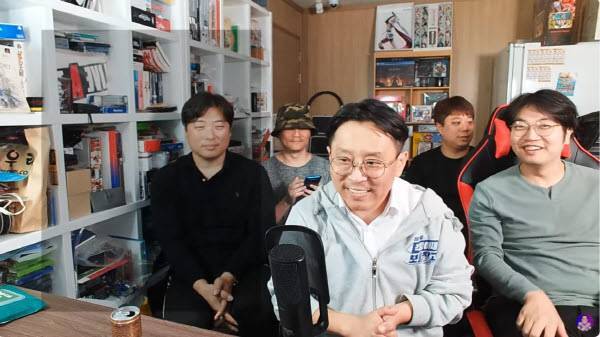 방송 참여 인원들. 좌측부터 조기자 / 울버린 / 각종아재 / 긍큐 / 검떠