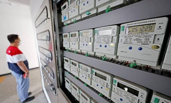 서울 시내의 한 오피스텔에 설치된 전기계량기. 연합뉴스