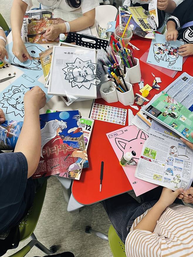 만화콜라주 교육. 한국만화박물관 제공