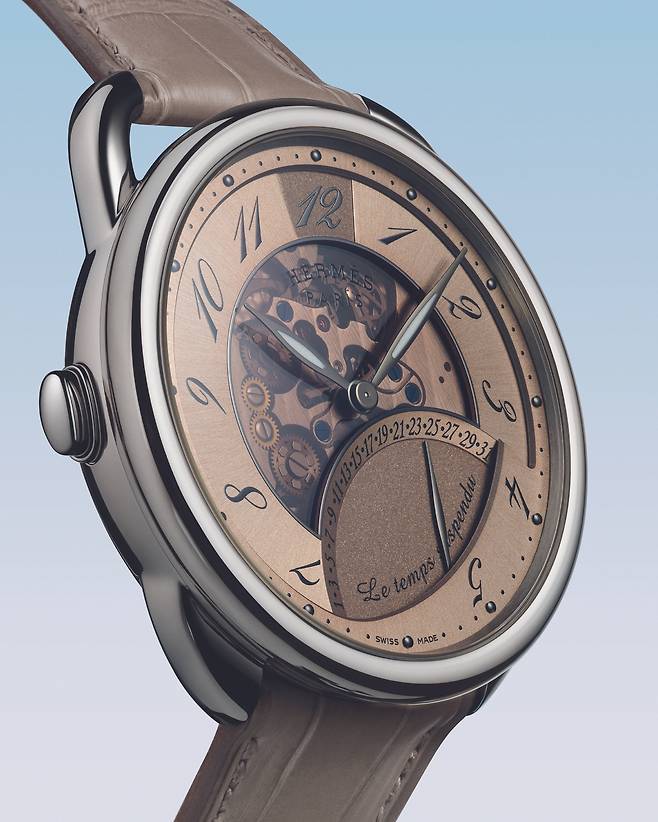 아쏘 르 땅 서스팡뒤 모델. 사진 에르메스