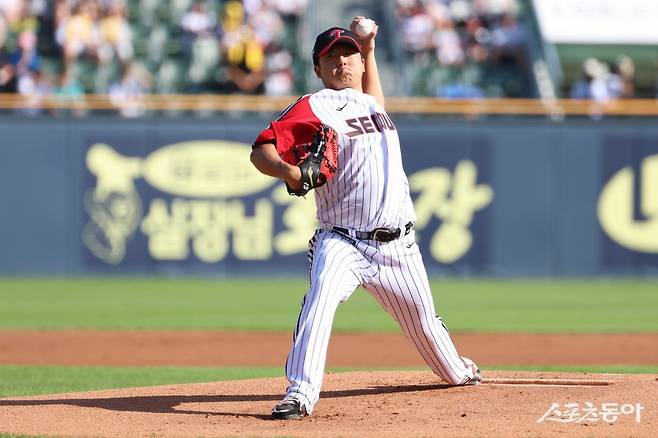LG 송승기가 22일 잠실구장에서 열린 두산과 홈경기에 선발등판해 역투하고 있다. 사진제공|LG 트윈스