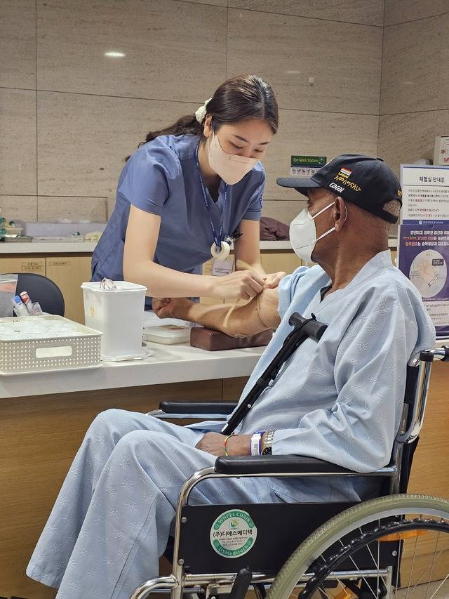 계명대 동산병원 건강증진센터에서 건강검진을 받고 있는 에티오피아 참전 용사. 계명대 동산병원 제공