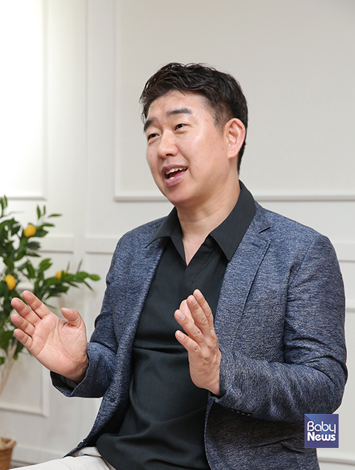 김진영 지오크리에이티브 대표는 최근 공정거래위원회가 두상 교정 헬멧 시장의 매출 1위 사업자인 한헬스케어의 거짓·과장 광고에 대해 시정명령을 내린 것과 관련해 공익제보자의 제보 내용에 따르면 추가적인 조사가 필요하다고 전했다. 이효상 기자 ⓒ베이비뉴스 