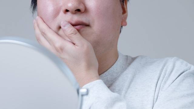 단백질 섭취가 부족하면 얼굴 부종이 생길 수 있다|출처: 게티이미지뱅크