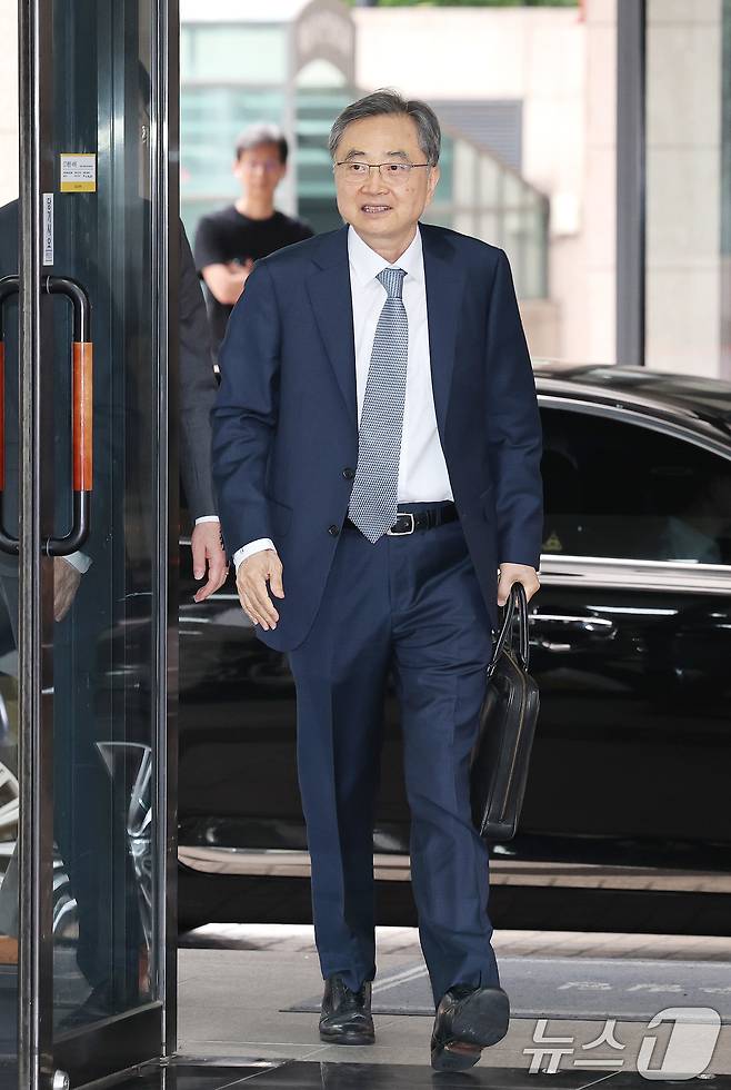 조현 외교부 장관 후보자가 24일 오전 서울 종로구 대우빌딩에 마련된 인사청문회 준비 사무실로 출근을 하고 있다. 2025.6.24/뉴스1 ⓒ News1 임세영 기자