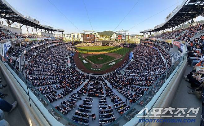 26일 대전 한화생명볼파크에서 열린 한화와 KT의 경기. 올 시즌 10번째 매진을 기록한 한화생명 볼파크. 대전=송정헌 기자songs@sportschosun.com/2025.04.26/
