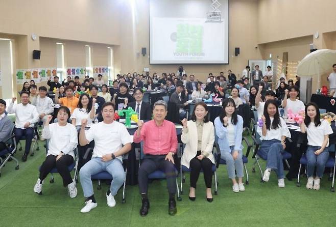 지난해 포항청춘센터&청년창업플랫폼에서 ‘청년 주도형 정주 환경, 포항에서 답을 찾다!’를 주제로 열린 청년 포럼. 포항시 제공