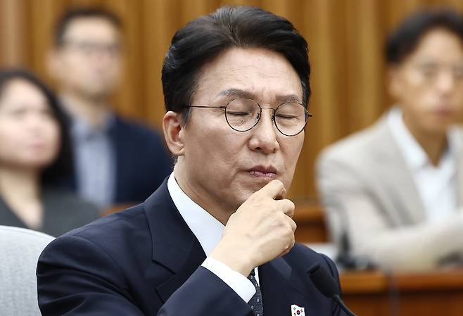 김민석 국무총리 후보자가 24일 오전 국회에서 열린 인사청문회에서 질의를 듣고 있다. /뉴스1