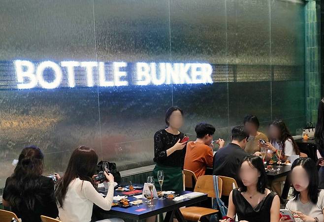 지난 18일 열린 보틀벙커 비스트로 시연 행사에 참여한 고객들. 유료로 진행된 해당 행사는 티켓이 판매 15분만에 매진됐다. /롯데마트 제공