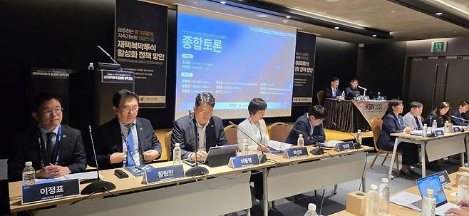 한국의학바이오기자협회와 대한신장학회가 심포지엄에서 성인 1184명 대상 투석 치료 관련 설문 결과를 발표했다. 한국의학바이오기자협회 제공