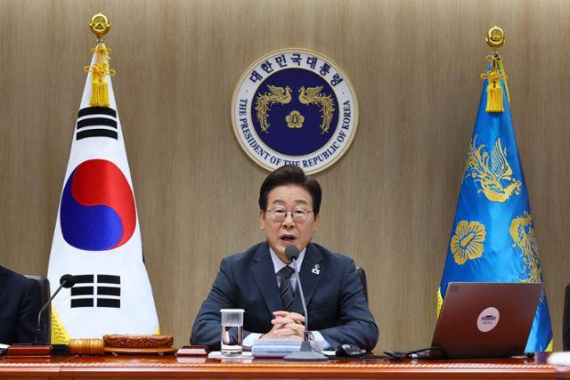 이재명 대통령이 24일 서울 용산 대통령실 청사에서 열린 국무회의에서 발언하고 있다. 왕태석 선임기자