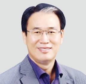 < 권오을 국가보훈부 장관 후보자 > △1957년 3월 경북 안동 출생 △경북고, 고려대 정치외교학과 △경상북도 도의원 △국회 농림해양수산위원회 위원장(한나라당) △국회 사무총장 △대한민국헌정회 부회장