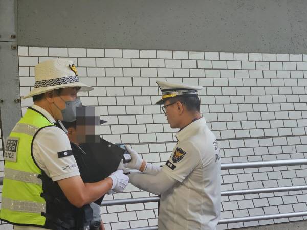 부산 기장경찰서가 ‘낮술’을 먹고 운전대를 잡은 이들을 적발하기 위해 오후 시간대에 음주 단속을 실시하고 있다. 부산 기장경찰서 제공