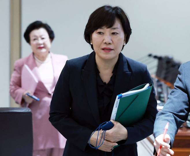 송미령 농림축산식품부 장관이 24일 용산 대통령실 청사에서 열린 국무회의에 참석하고 있다. 연합뉴스