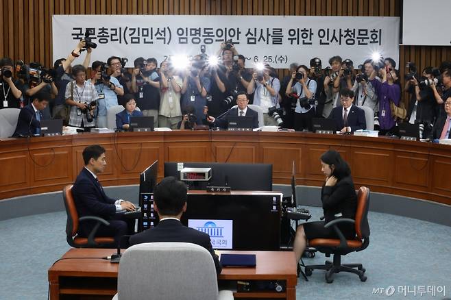 이종배 국회 김민석 국무총리 후보자 인사청문특별위원장이 24일 서울 여의도 국회에서 열린 총리 임명동의안 심사를 위한 인사청문회에서 의사봉을 두드리고 있다. 2025.6.24/뉴스1 Copyright (C) 뉴스1. All rights reserved. 무단 전재 및 재배포, AI학습 이용 금지.