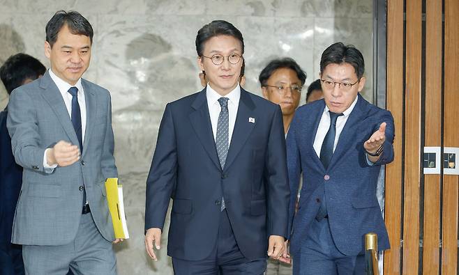 김민석 국무총리 후보자가 24일 서울 여의도 국회에서 열린 국무총리 임명동의안 심사를 위한 인사청문회에 출석하고 있다.