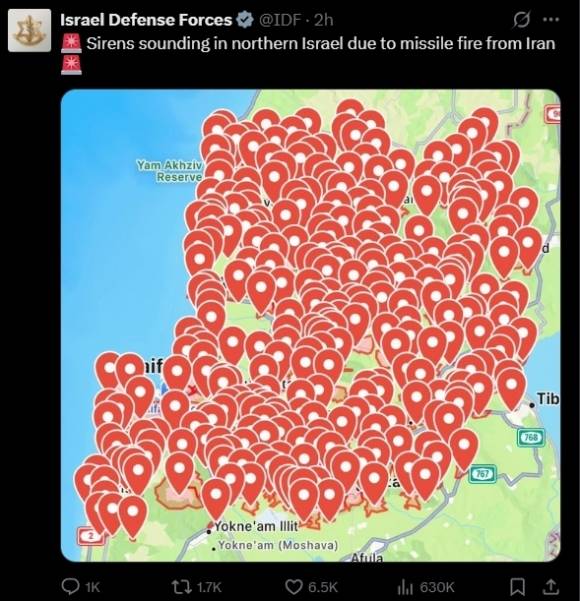 “이란의 미사일 발사로 이스라엘 북부 전역에 공습경보가 발령됐다”고 적힌 이스라엘방위군 엑스 게시물과 사진.