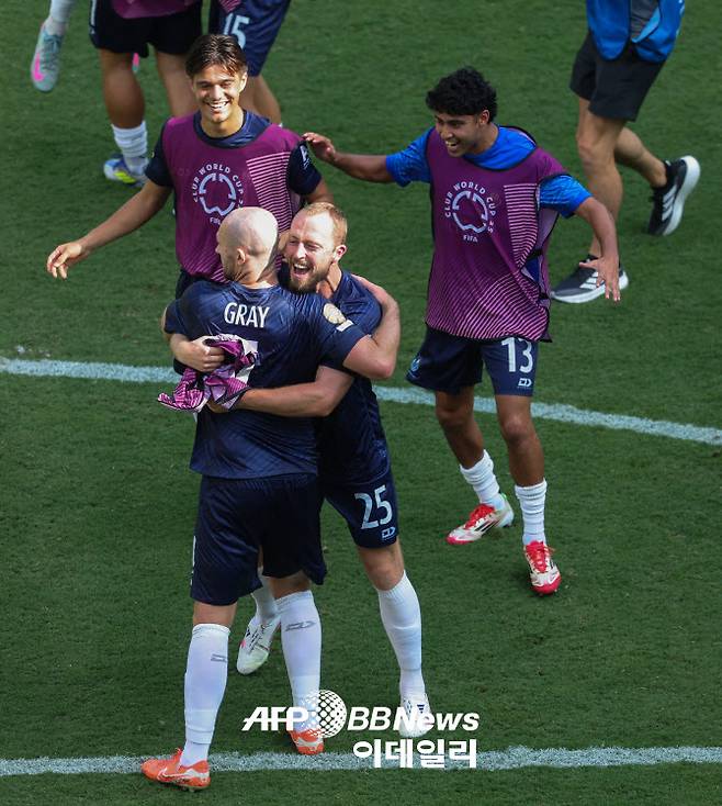 뉴질랜드 클럽인 오클랜드 시티가 보카 주니어스를 상대로 귀중한 승점 1을 따낸 뒤 선수들이 함께 기뻐하고 있다. 사진=AFPBBNews