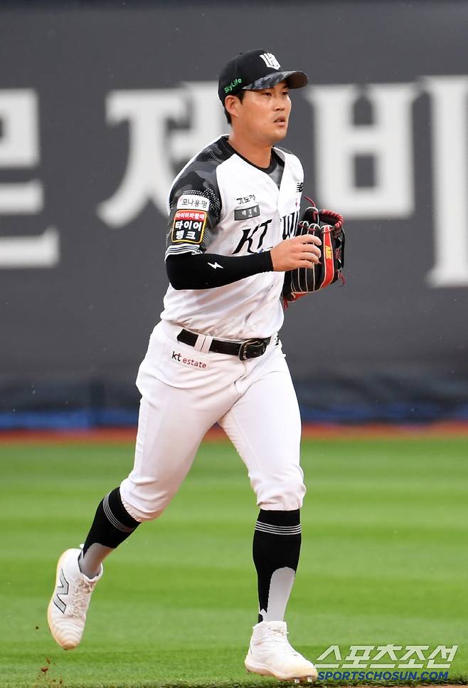24일 수원KT위즈파크에서 열린 KBO리그 KT 위즈와 LG 트윈스의 경기. KT 배정대가 더그아웃으로 향하고 있다. 수원=박재만 기자 pjm@sportschosun.com/2025.06.24/