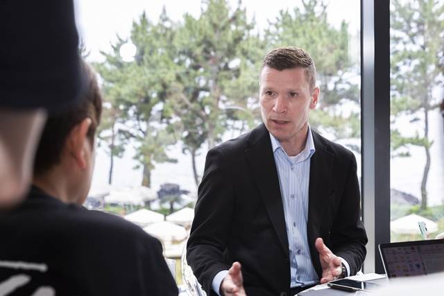 마티아스 바이틀 메르세데스-벤츠코리아 사장은 지난 23일 제주에서 열린 '2025 메르세데스-벤츠 드림 라이즈(Dream Ride) in 제주' 행사 중 가진 인터뷰에서 "세계 최초의 마이바흐 브랜드센터를 서울 압구정에 4층 단독 건물로 조성해 다음 달 오픈할 예정"이라고 밝혔다. /메르세데스-벤츠 코리아