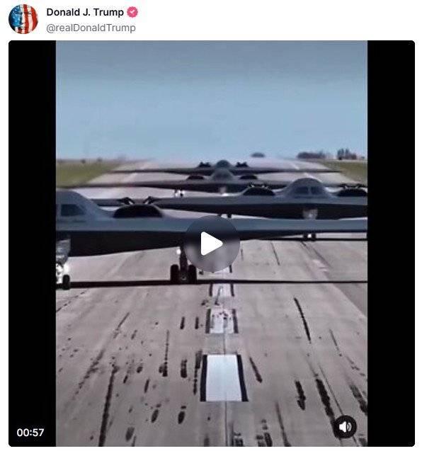 도널드 트럼프 미국 대통령의 소셜미디어인 트루스소셜에 ‘이란 폭격’이라는 제목의 노래가 배경음악으로 삽입된 B-2 스텔스 폭격기 영상이 올라왔다. 트루스소셜 캡처