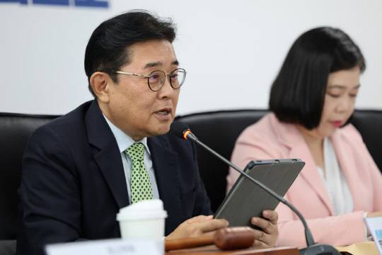 지난 6월11일 전병헌 새미래민주당 대표가 서울 여의도 당사에서 최고위원회의를 주재하며 모두발언을 하고 있다.<새미래민주당 홈페이지 사진>