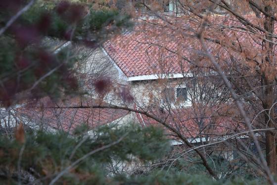 12·3 비상계엄 사태를 수사하는 경찰 국가수사본부 특별수사단이 지난해 12월 27일 서울 삼청동 소재 대통령 안전가옥(안가)을 압수수색에 나섰다. 경찰은 이날 "안가의 폐쇄회로(CC)TV 자료 확보를 위해 압수수색에 착수했다"고 밝혔다. 뉴스1