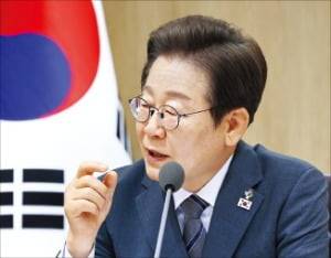 이재명 대통령이 24일 대통령실 청사에서 국무회의를 주재하고 있다. 김범준 기자