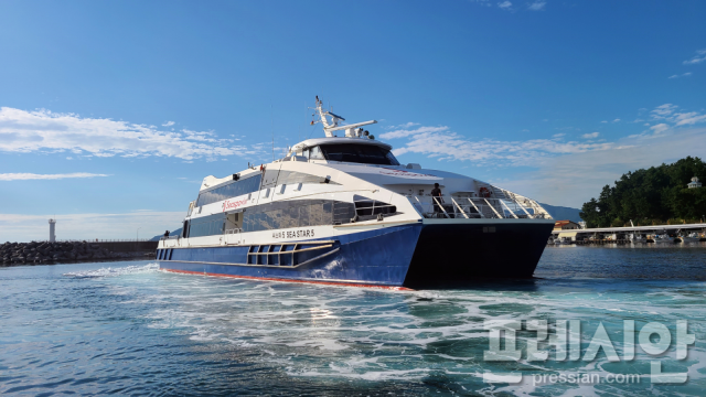 ▲씨스타5호(388톤, 정원 438명) ⓒ프레시안 DB