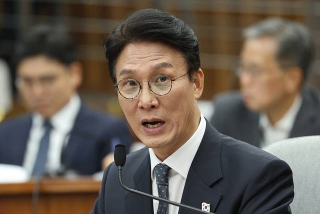 김민석 국무총리 후보자가 24일 국회에서 열린 인사청문회에서 의원들의 질의에 답변하고 있다. 연합뉴스