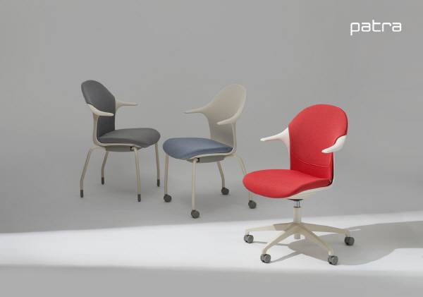 두바이 인덱스와 미국 네오콘 가구 박람회에 전시된 파트라 신제품 픽시 의자